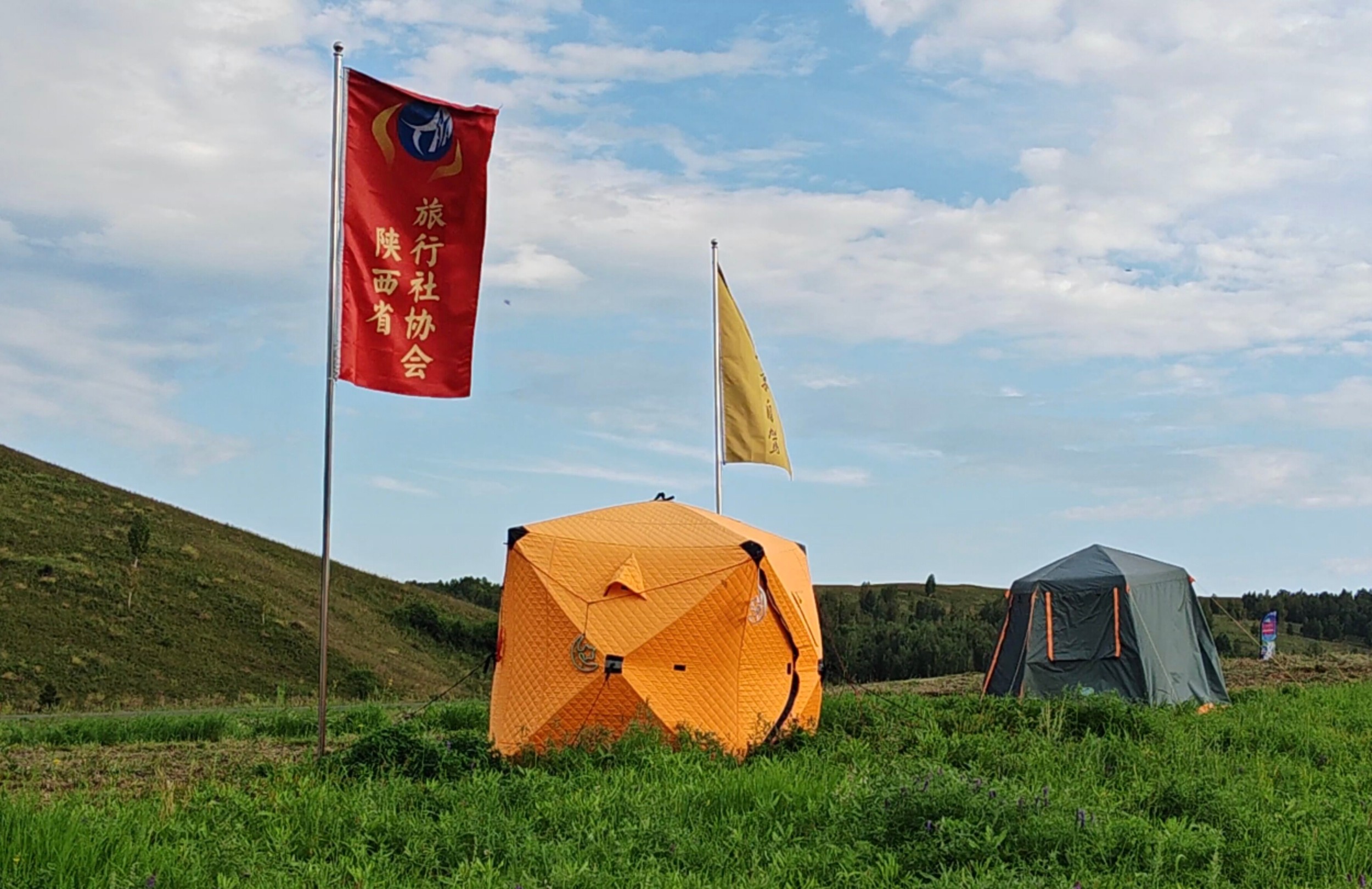 自驾游专委会受邀参加2026呼伦贝尔牙克石凤凰山夏日冲雪狂欢季行业考察活动